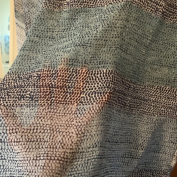 Maurices woman’s top size XS. Extra Small. Blue hues. Sheer. - Picture 7 of 7